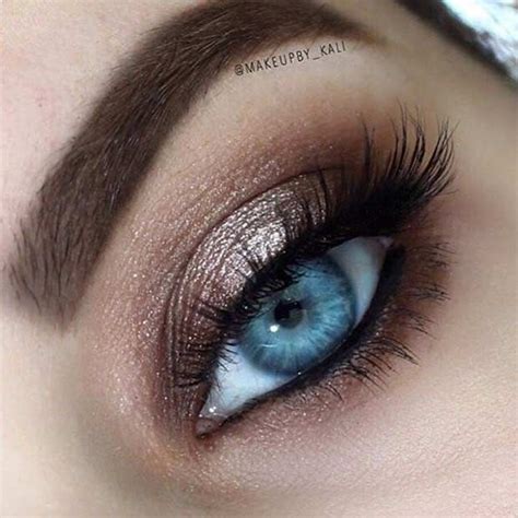 neutral eyeshadow for blue eyes.